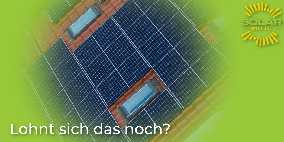 Dach mit Solaranlage, Schriftzug "Lohnt sich das noch?"
